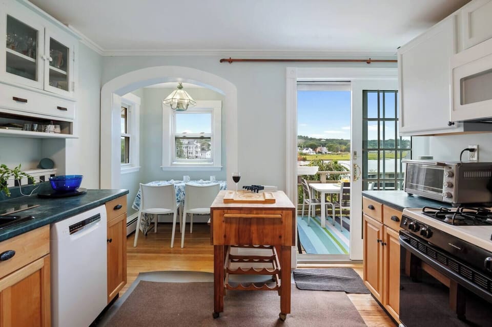 Equipped kitchen with an additional breakfast bar & private balcony access. 