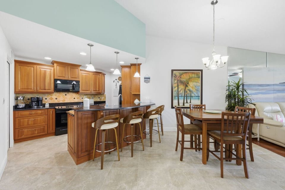 Dining/ Kitchen Area