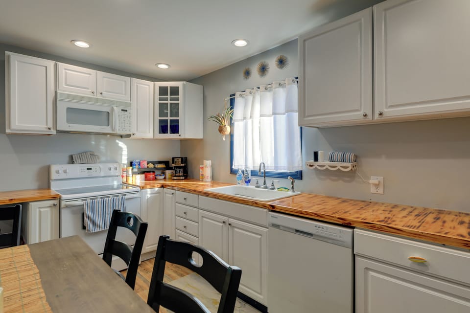 Kitchen | Refrigerator | Toaster Oven | Blender