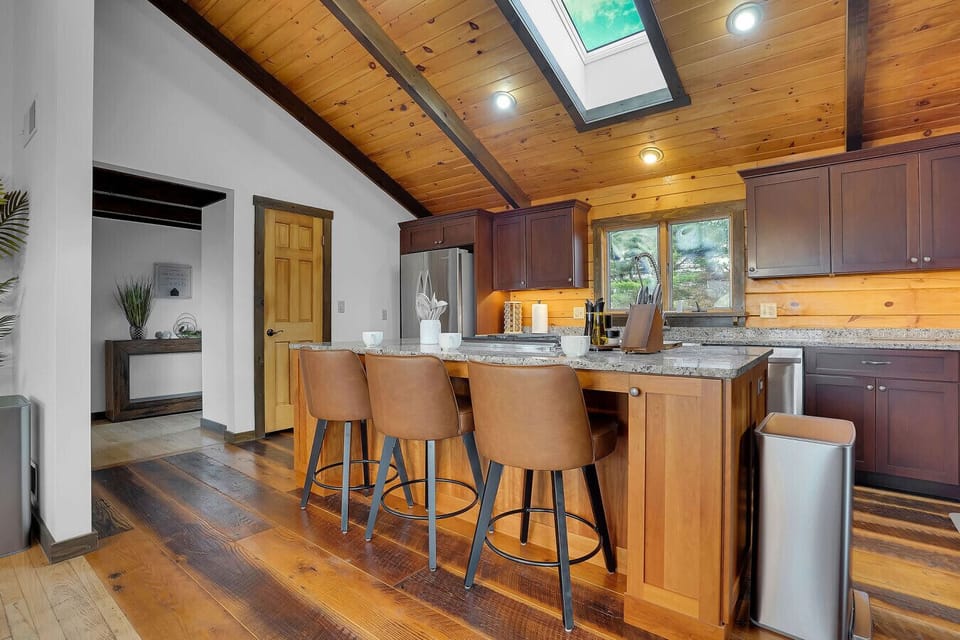 Kitchen Island with 3 Barstools