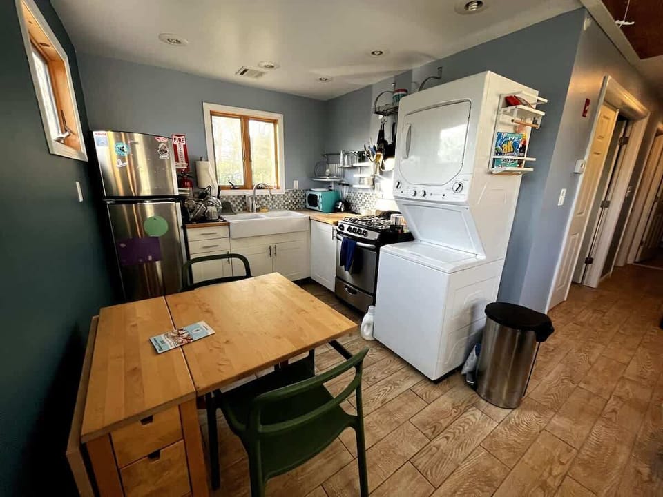 Kitchen. Washer / Dryer. 
