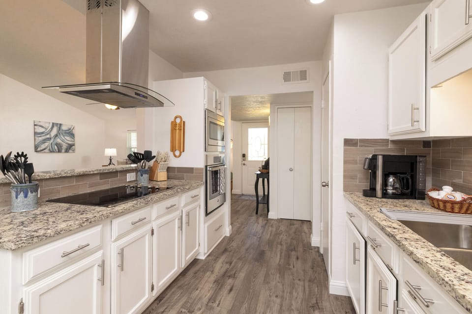 Spacious kitchen with a versatile coffee machine, filtered water & an air fryer