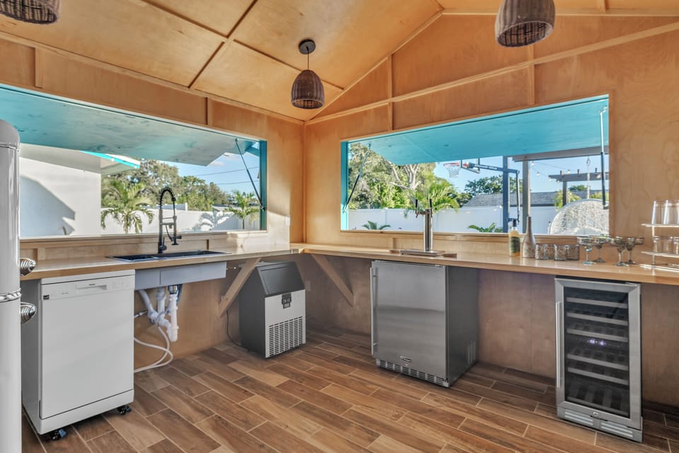 Your ultimate backyard bar setup!