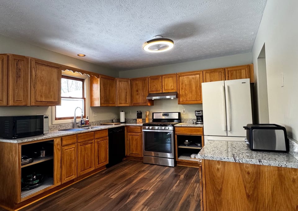Full kitchen