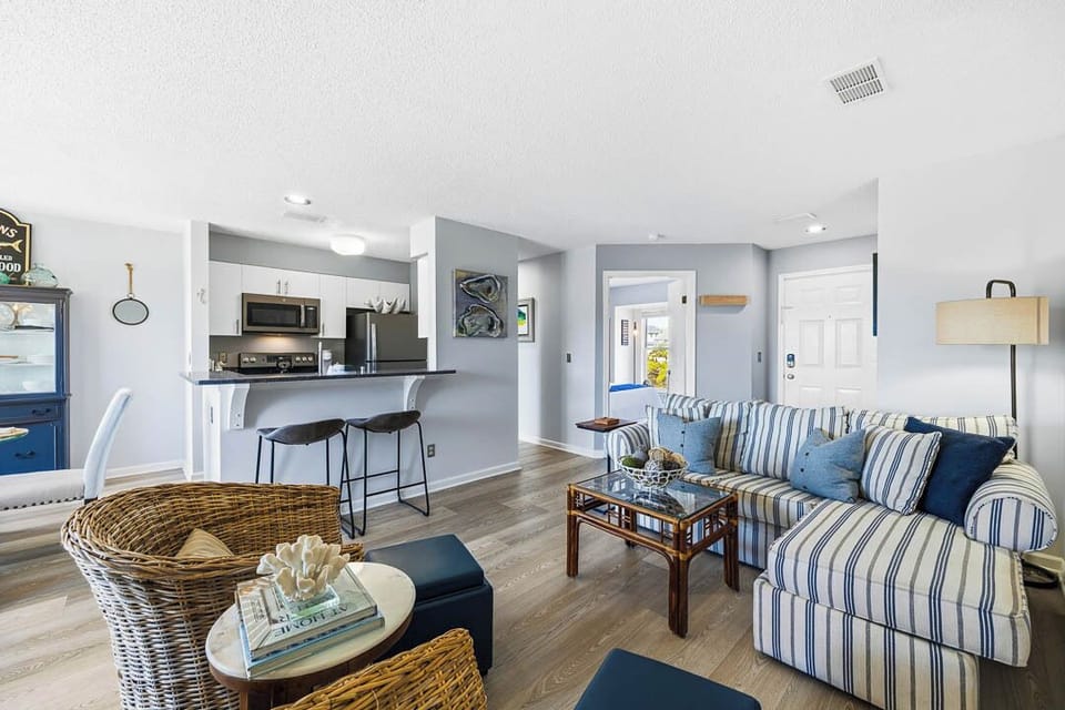 Duck Crossing Main-Level Living Room and Queen Sleeper Sofa