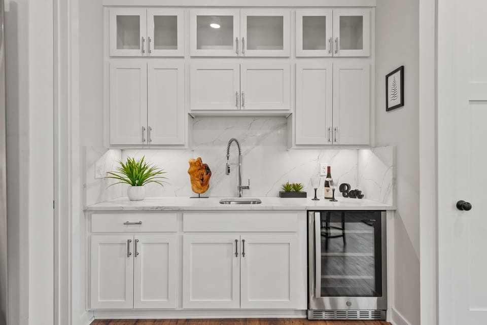 Photos shown represent a comparable new build and reflect the anticipated layout, finishes, and high-end coastal quality of this home.