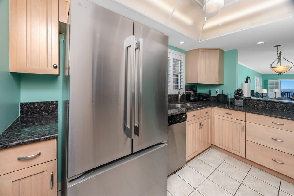 Fridge with separate drawers