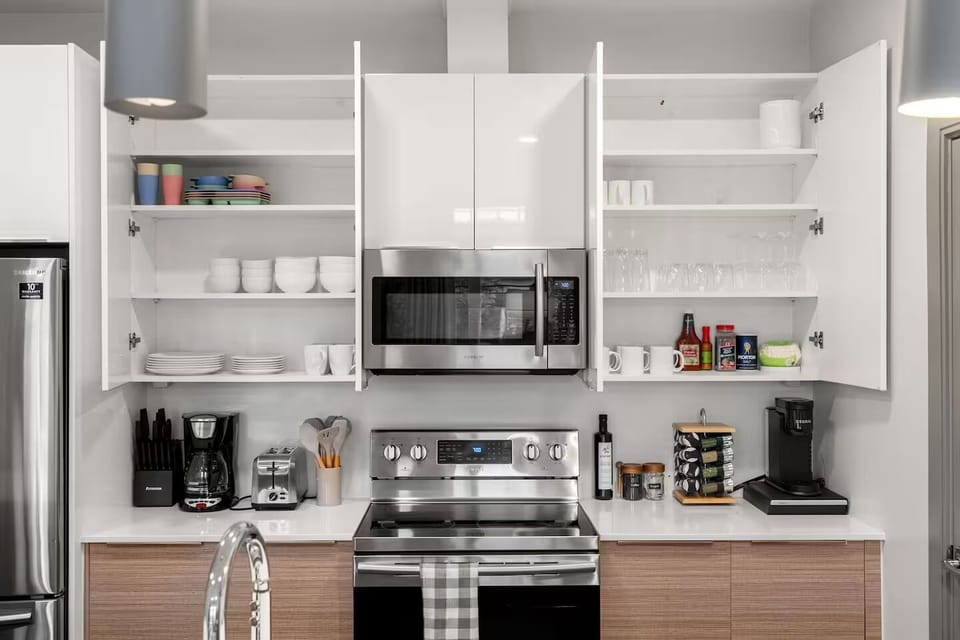 Fully equipped kitchen — ideal for short or extended stays.