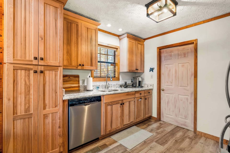 Grantite Countertops with Open Kitchen Concept. 
