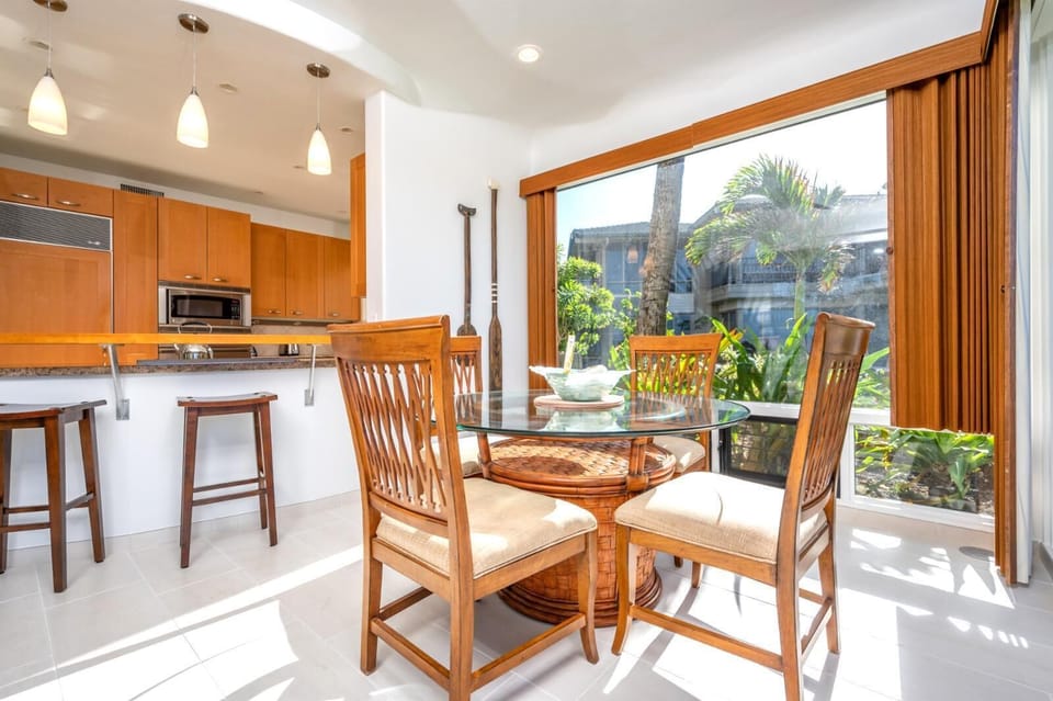   Dine under glowing pendant lights with panoramic garden views, where every meal feels like a tropical escape   KBV-28G2