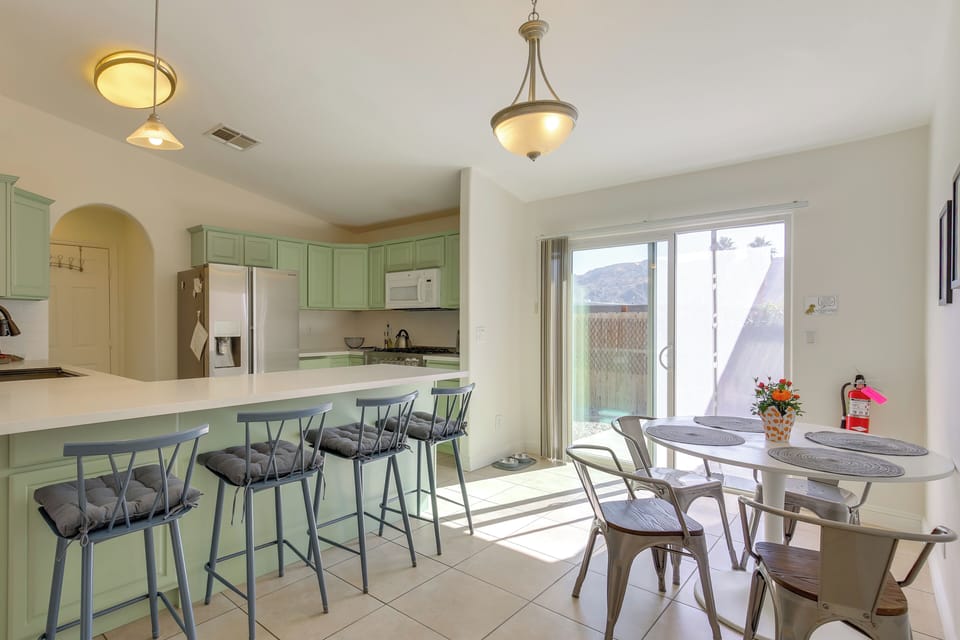 Kitchen | Dining Table | Dishware/Flatware Provided | Board Games