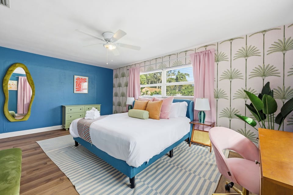 Fluffy pillows, silky sheets, and king-sized comfort that practically tucks you in. Perfect for late-night chats, early-morning snuggles, or unapologetic mid-day naps.