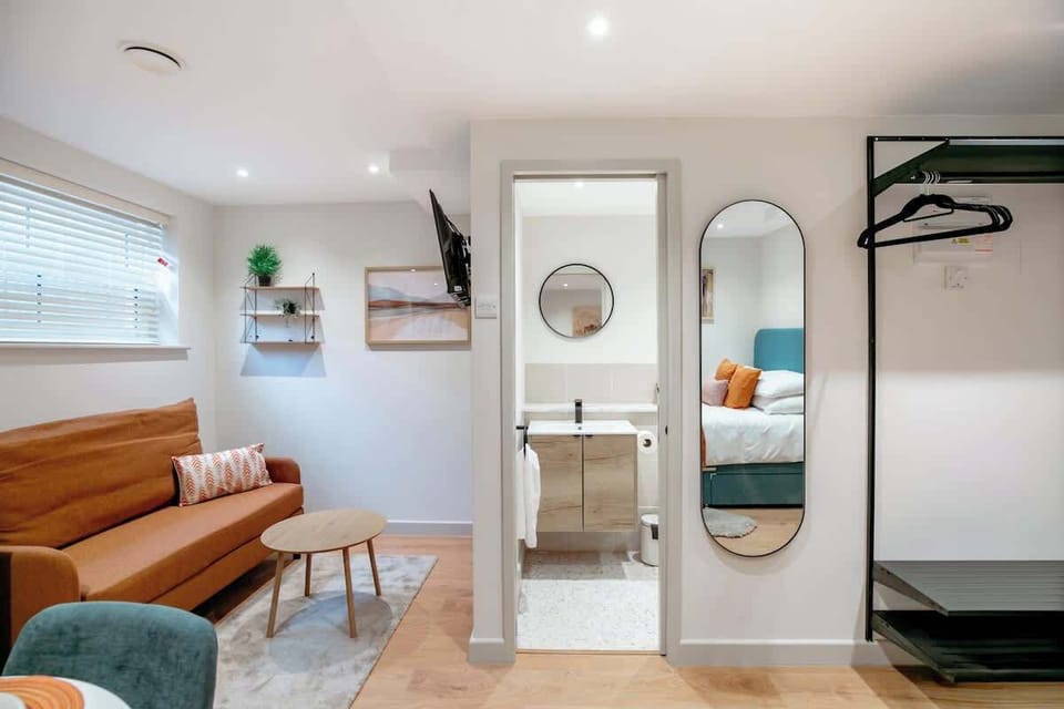 Relaxing living space and bathroom
