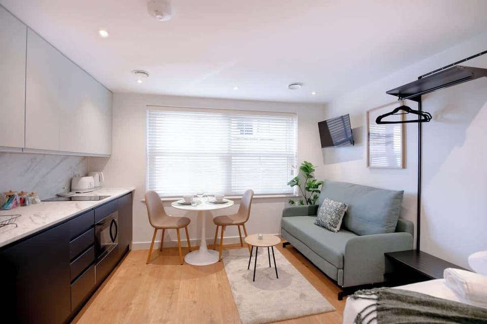 Full kitchen, dining and living area