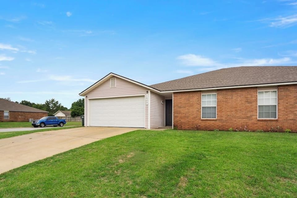 Corner lot with 4 parking spaces