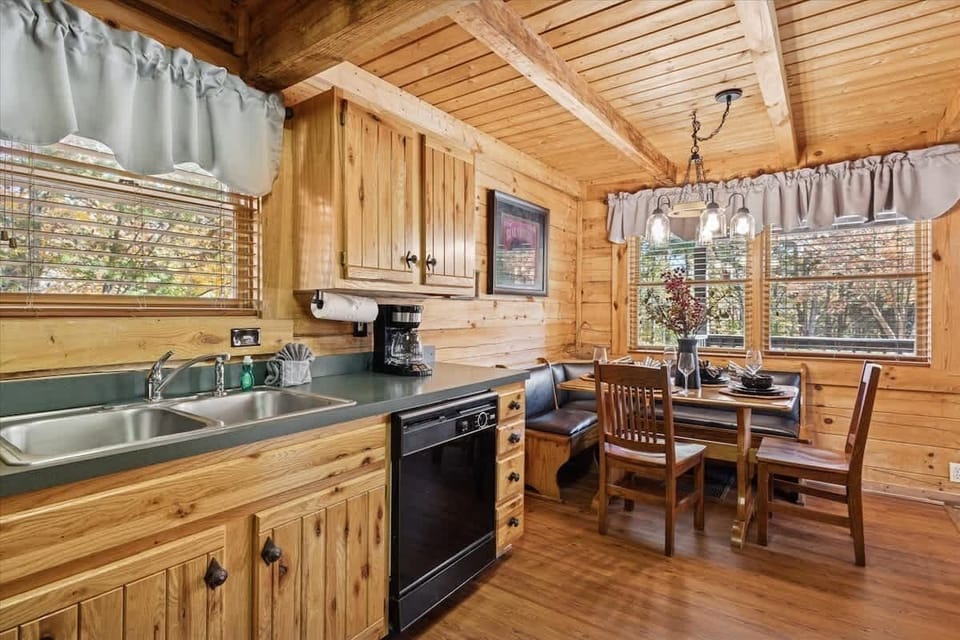 Cook and gather in this bright, open kitchen and dining space—perfect for six guests.