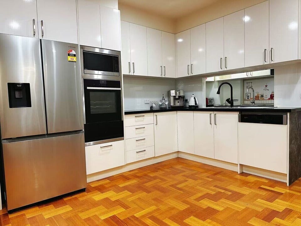 A fully equipped Western-style kitchen with top-quality appliances: NEFF oven, Bosch warming drawer, microwave, dishwasher, coffee machine, and a brand-new Samsung fridge offering chilled water and ice on demand.