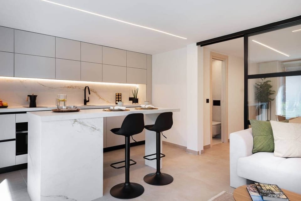 Access to ensuite master bedroom