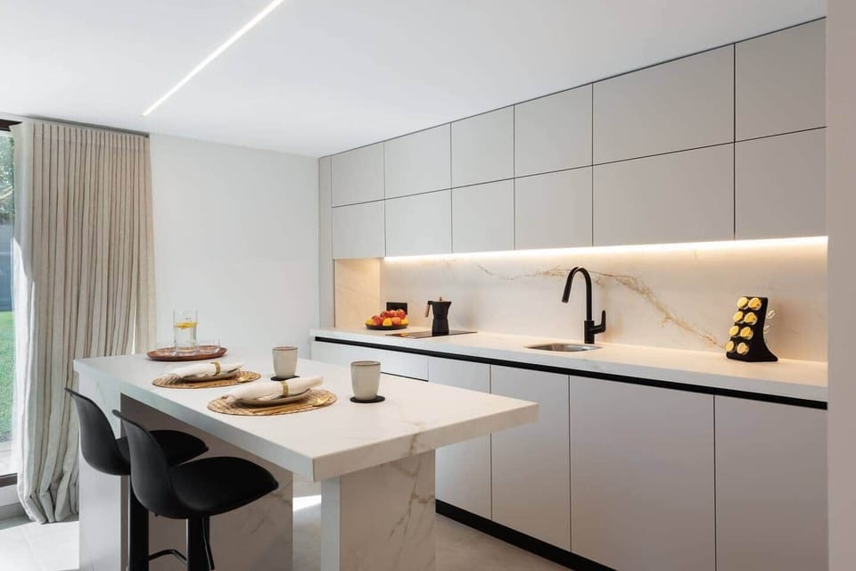 Fully equipped &  fitted kitchen