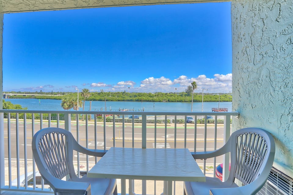 Private Balcony with Views of Intracoastal Waterways