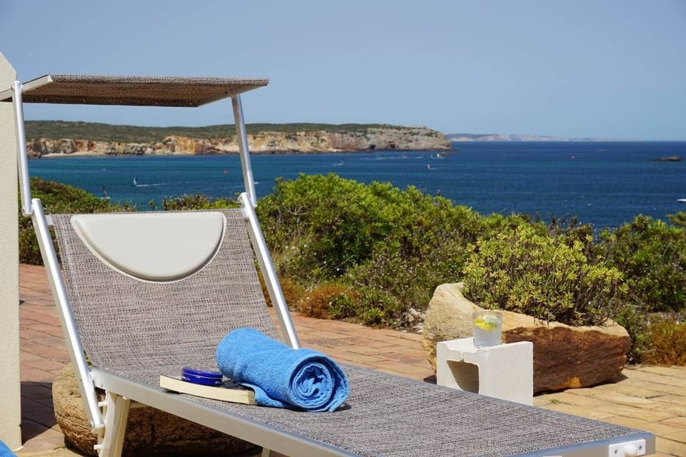 Terrace with sunbeds (beach towels on request)
