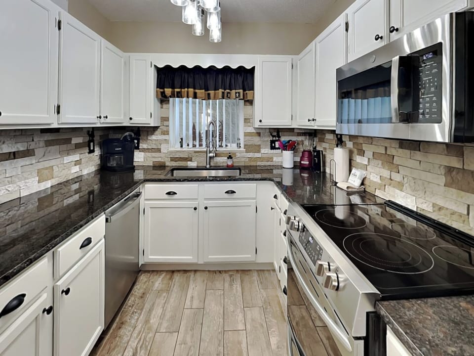 Full Kitchen