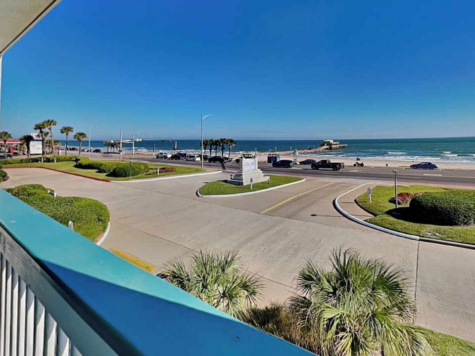 Private Balcony - Unobstructed Ocean Views!