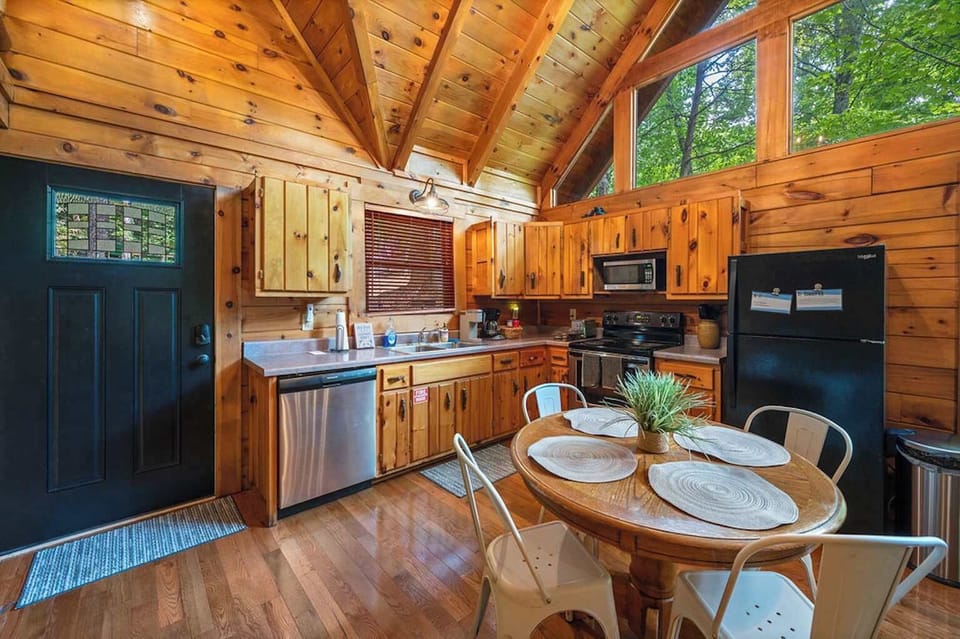 Fully equipped kitchen & Dining