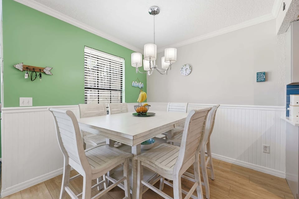 Dining table with seating for 6 