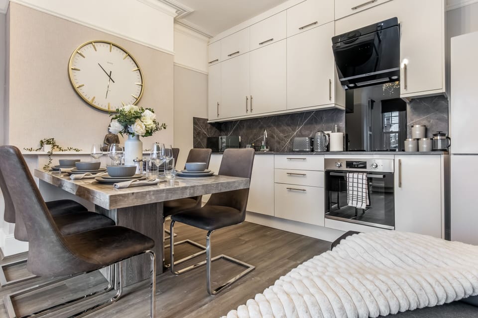 Dining Table & Kitchen