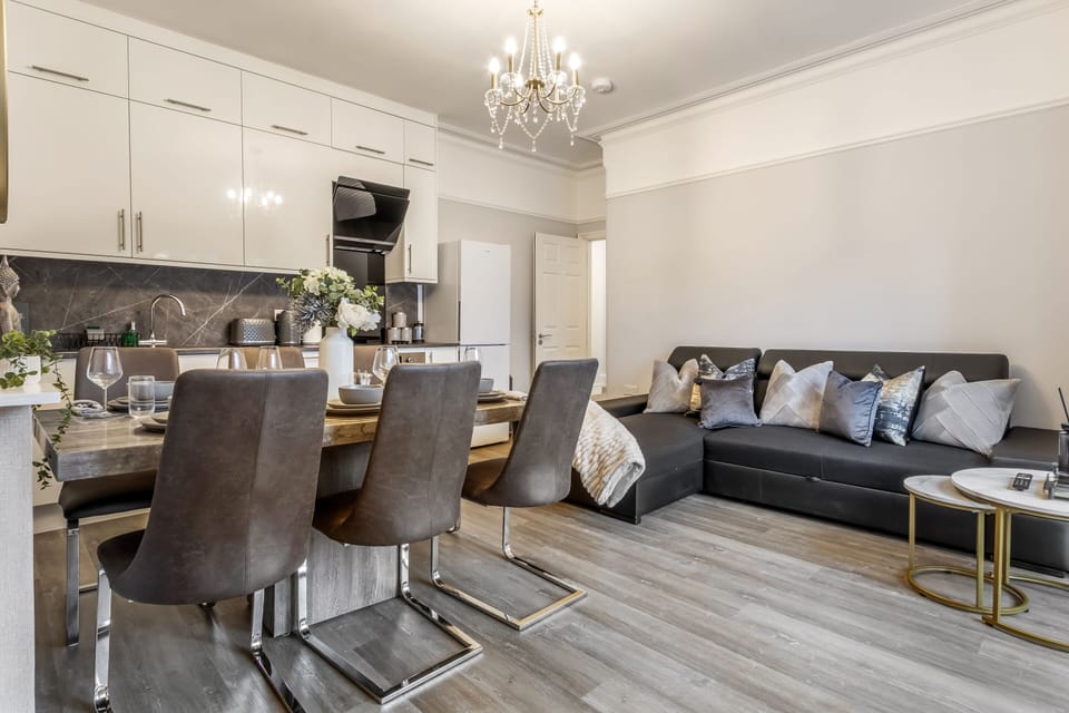 Kitchen Diner & Lounge Area
