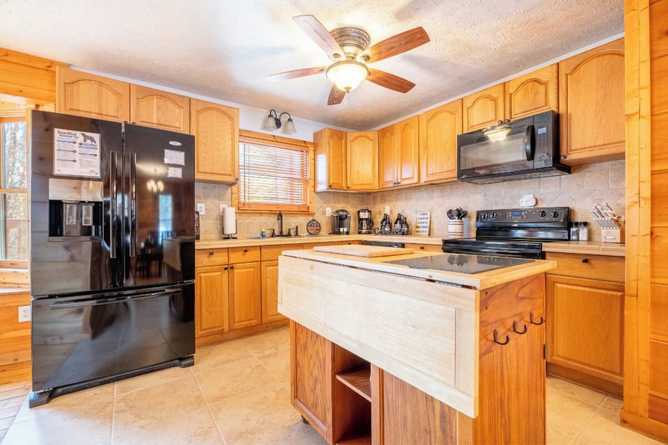 Moonshine Lodge's fully equipped kitchen