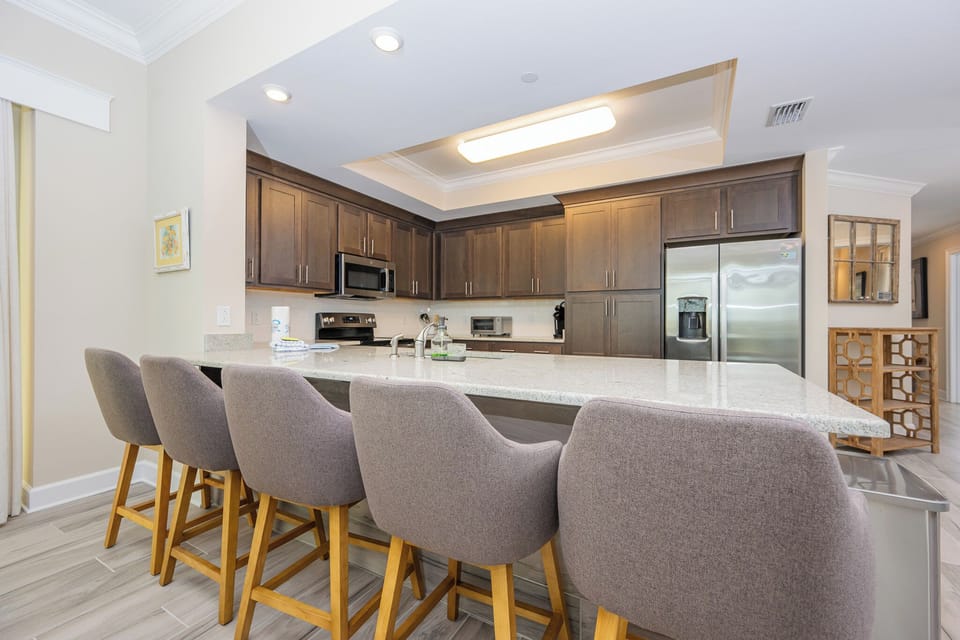 Wake up with morning coffee at the breakfast bar and get ready for a beach day in this stylish space