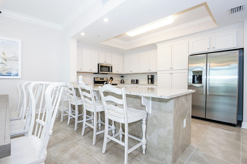 Sip your morning coffee at the breakfast bar and get ready for a beach day in this stylish space