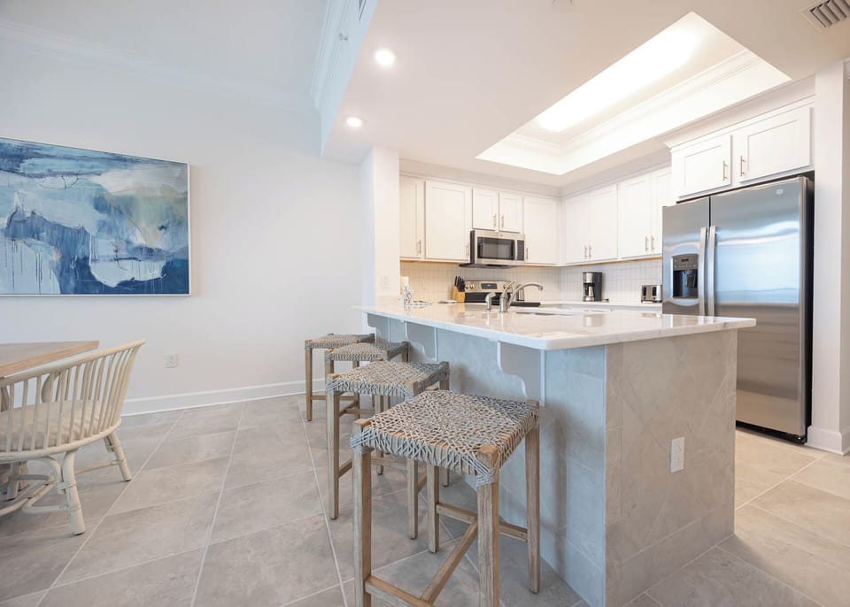 Wake up with morning coffee at the breakfast bar and get ready for a beach day in this stylish space