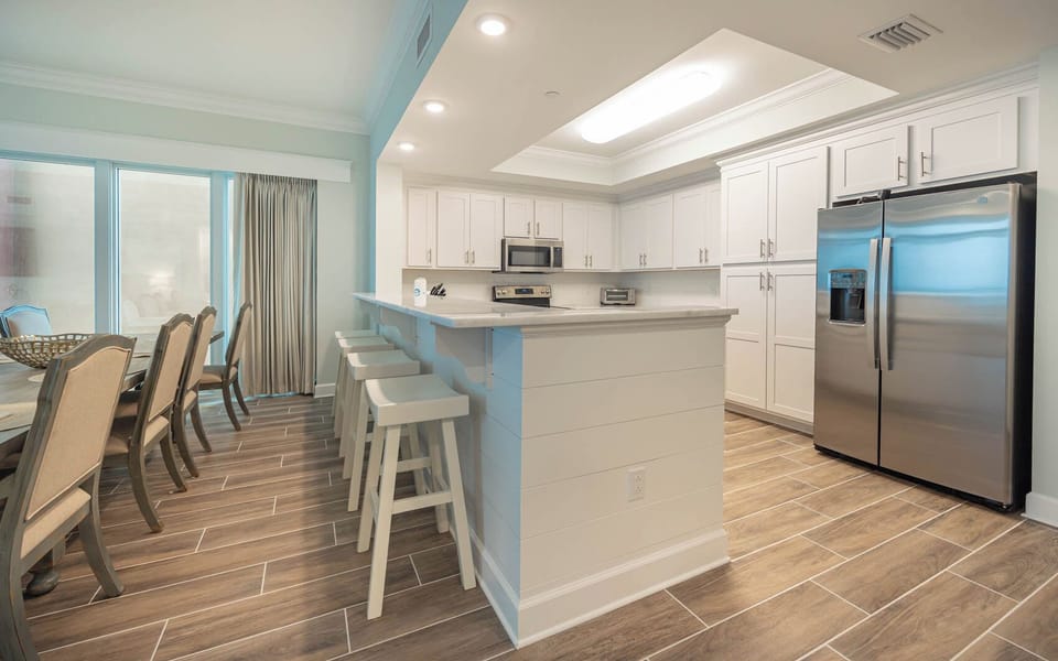 Sip your morning coffee at the breakfast bar and get ready for a beach day in this stylish space