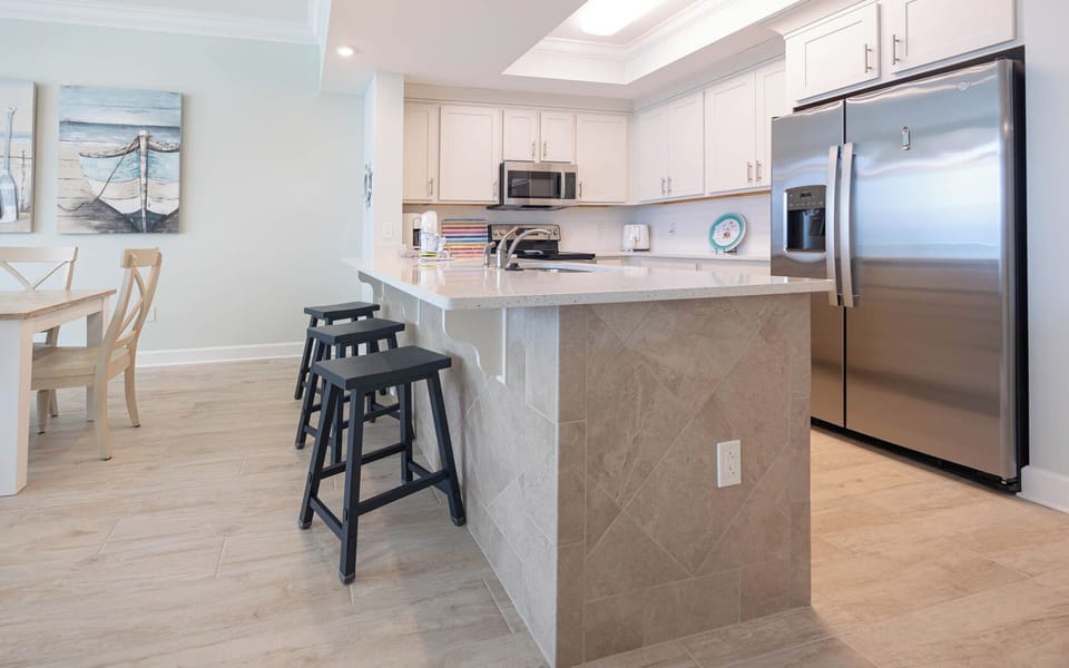 Sip your morning coffee at the breakfast bar and get ready for a beach day in this stylish space