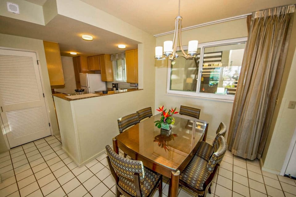 Elegantly appointed dining area!