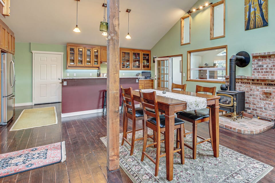Dining Table | Dishware/Flatware | 1st Floor