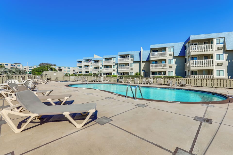 A Place At The Beach IV | Community Pool Area