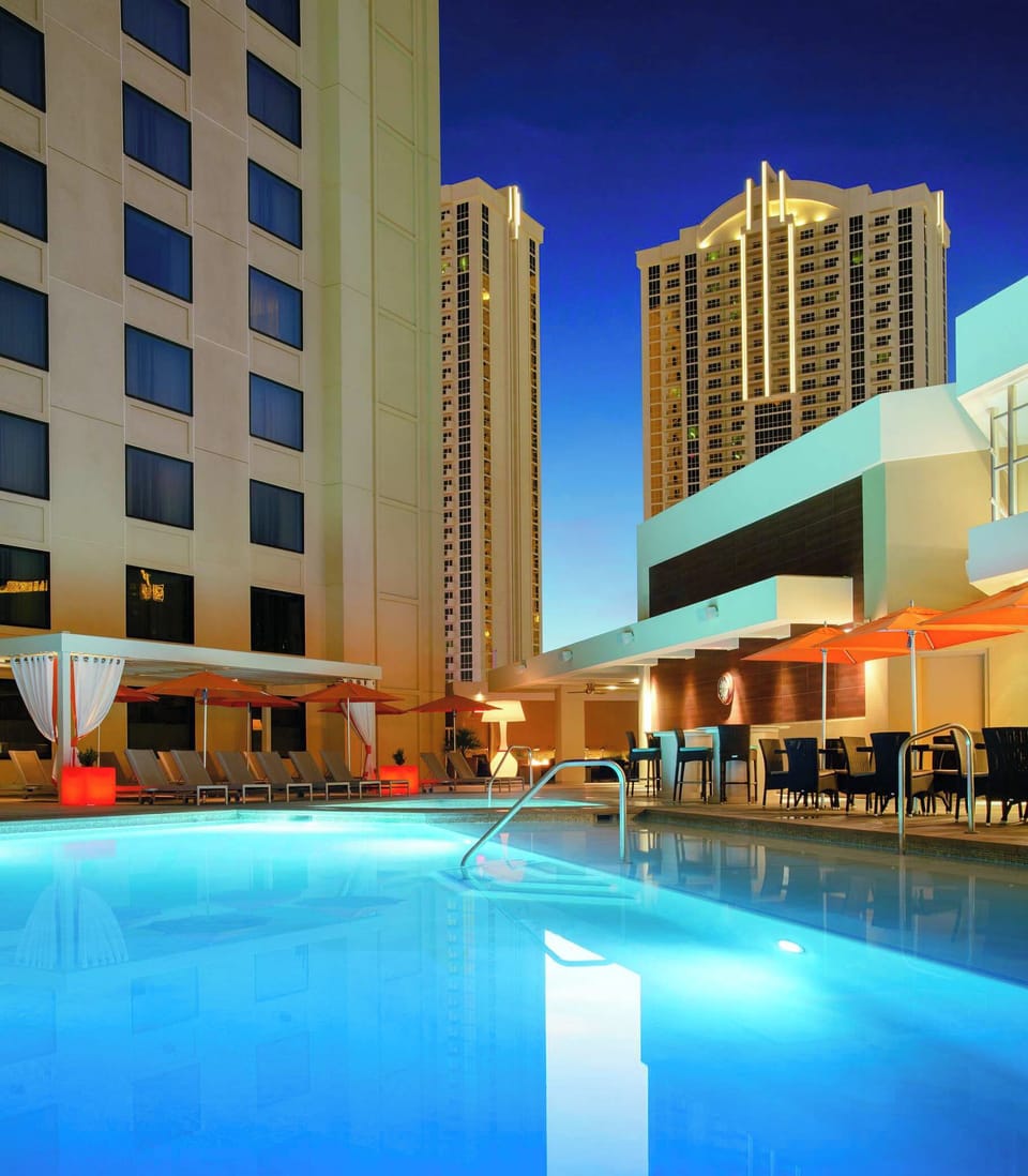 5th floor pool