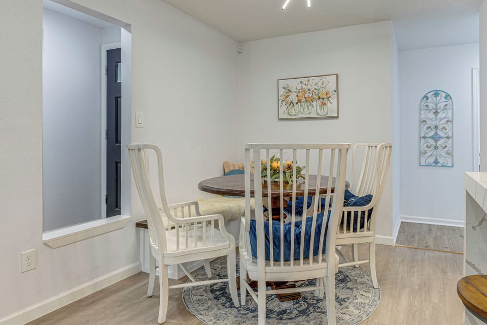Dining Area | Dishware/Flatware