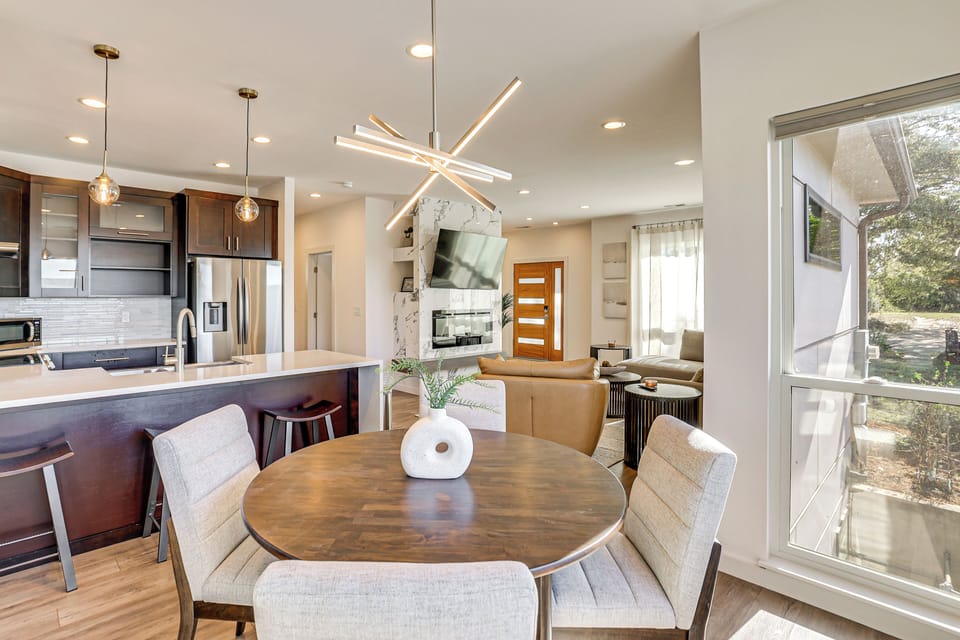 Dining Area | 1st Floor | Dishware/Flatware | Free WiFi