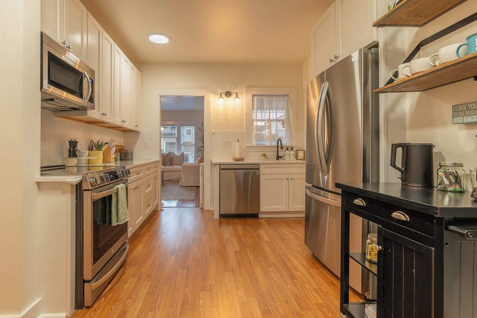 Sure, dining out is fun, but nothing beats your own vacation kitchen! Spacious, stylish, and fully equipped, it’s the perfect recipe for great meals (and even better company).