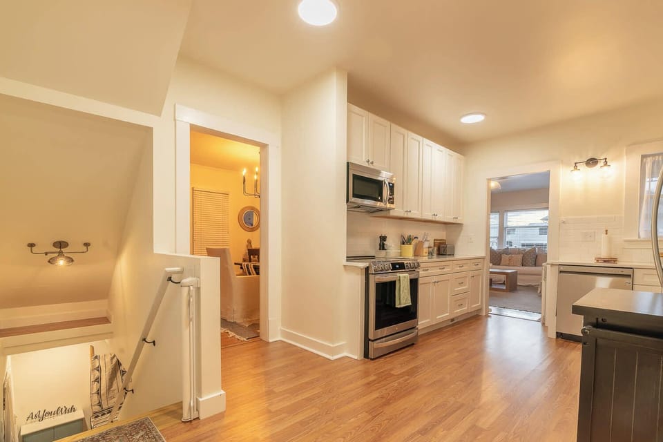 This kitchen isn’t just functional—it’s fabulous. Whether you’re mastering a five-course feast or just perfecting your toast game, it’s got you covered.