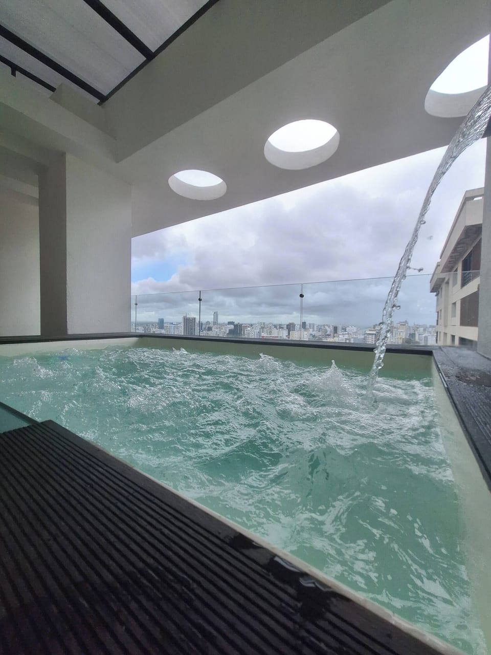 Outdoor spa tub