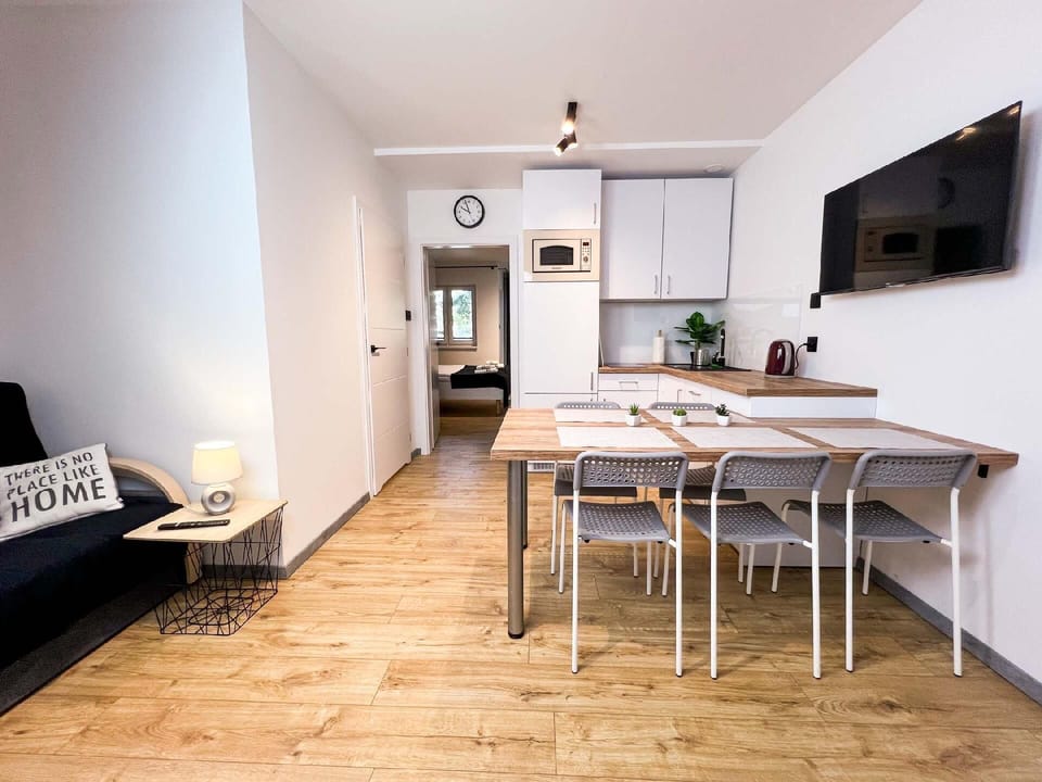 LIVING ROOM WITH KITCHENETTE
