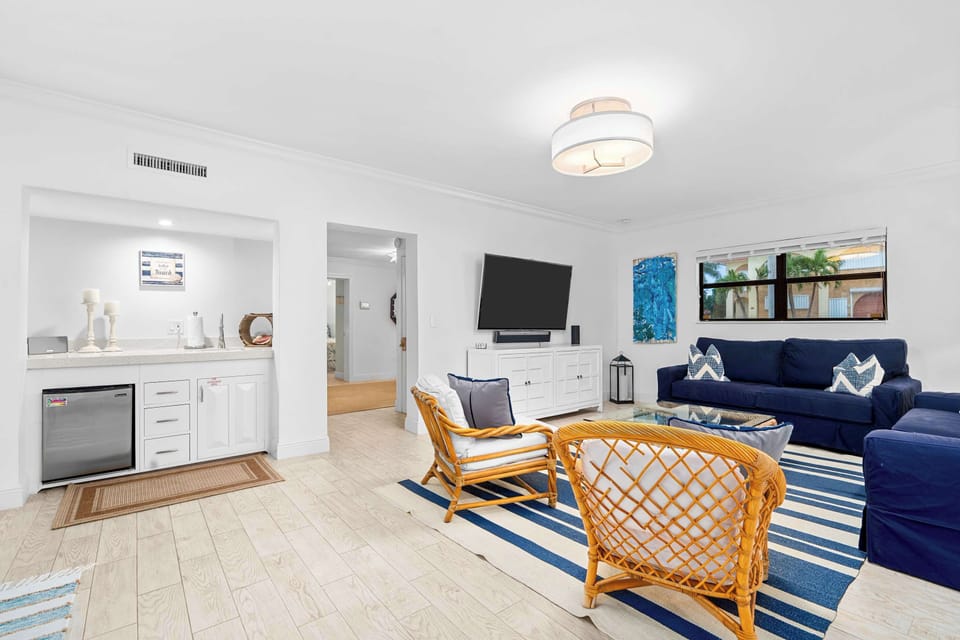 Second lounge space to spread out. Movies, drinks from the wet bar and easy access to the pool.