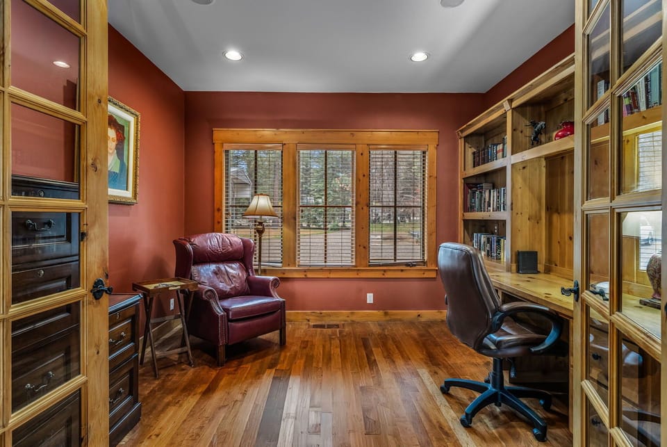 Deschutes Dream Lodge- Private Office