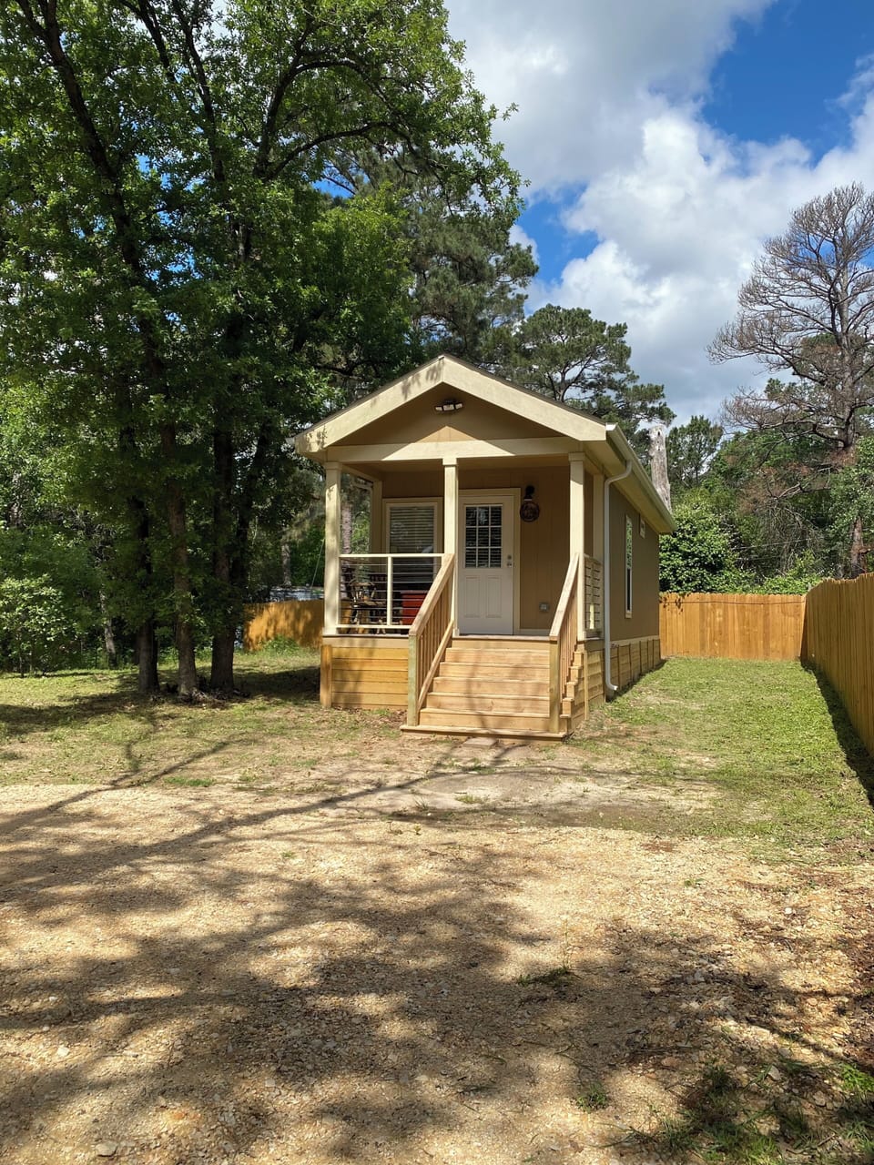Partial privacy fence! Private Yard!